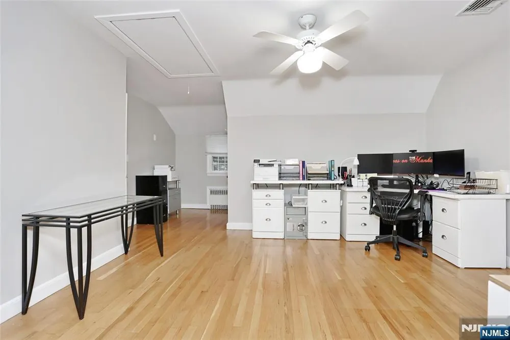 137 Manhattan Avenue Waldwick, NJ 07463