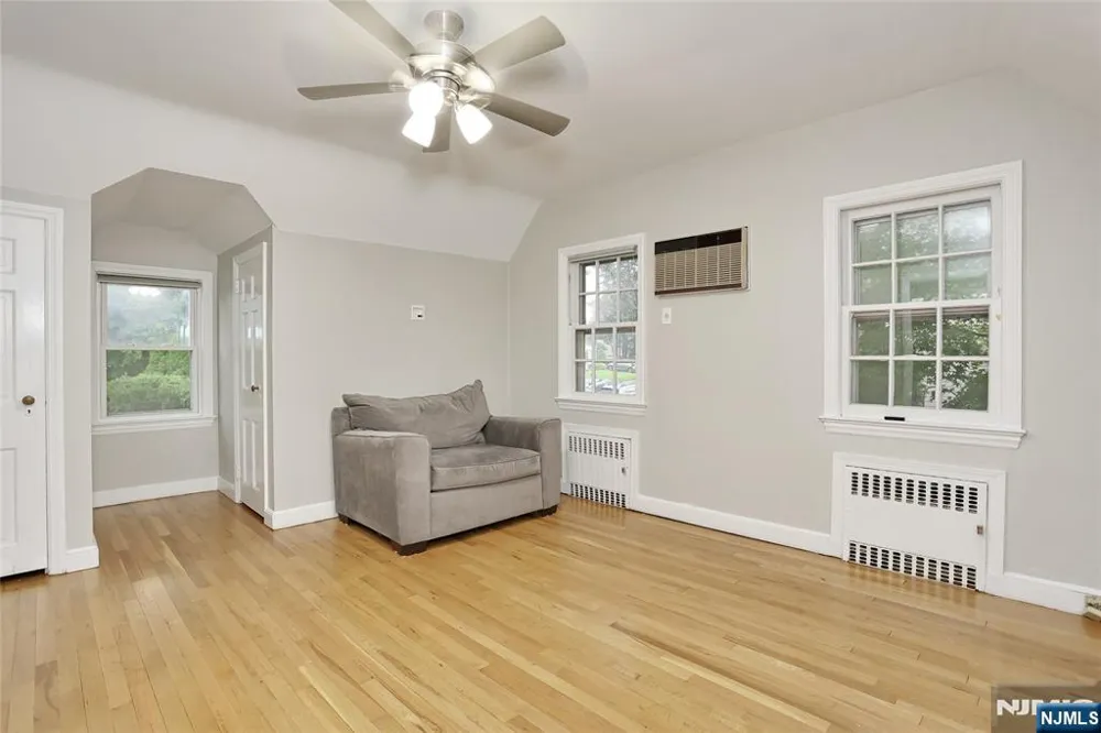 137 Manhattan Avenue Waldwick, NJ 07463