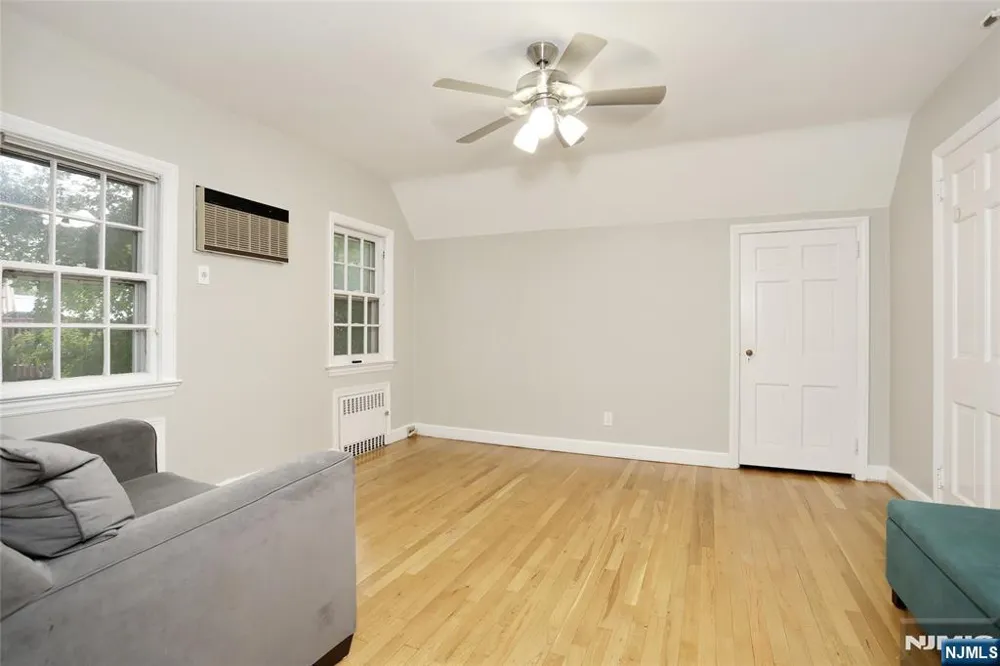 137 Manhattan Avenue Waldwick, NJ 07463