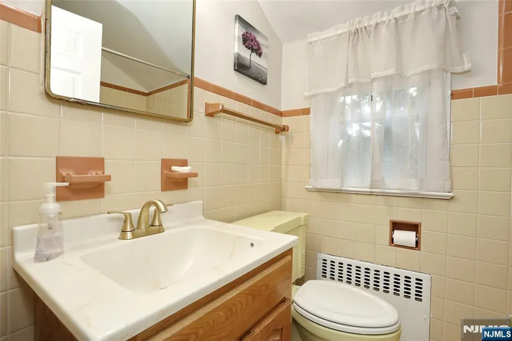 137 Manhattan Avenue Waldwick, NJ 07463