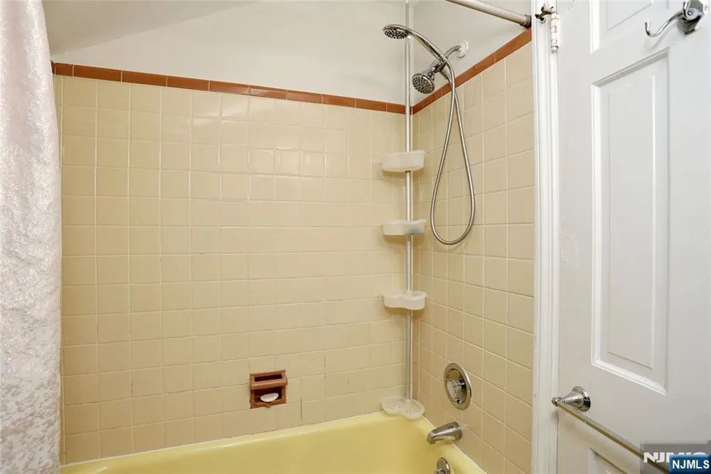 137 Manhattan Avenue Waldwick, NJ 07463