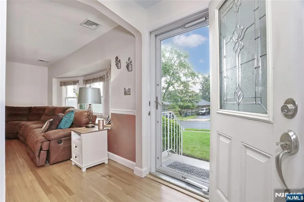 137 Manhattan Avenue Waldwick, NJ 07463