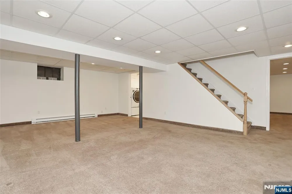 137 Manhattan Avenue Waldwick, NJ 07463