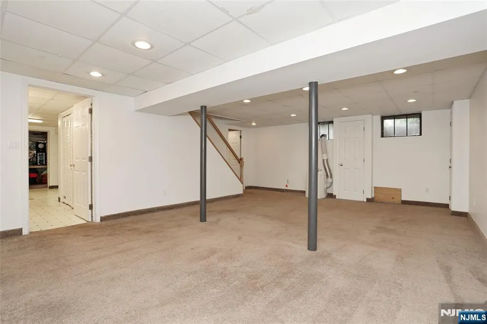 137 Manhattan Avenue Waldwick, NJ 07463