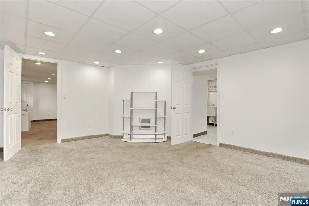 137 Manhattan Avenue Waldwick, NJ 07463