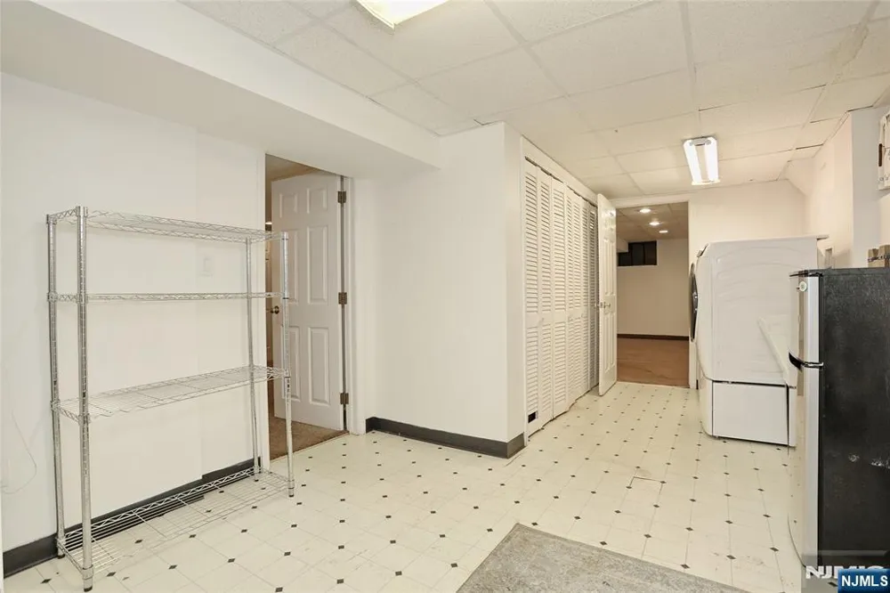 137 Manhattan Avenue Waldwick, NJ 07463