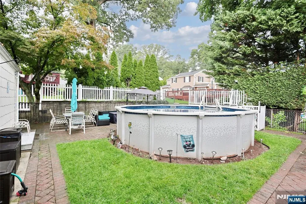 137 Manhattan Avenue Waldwick, NJ 07463