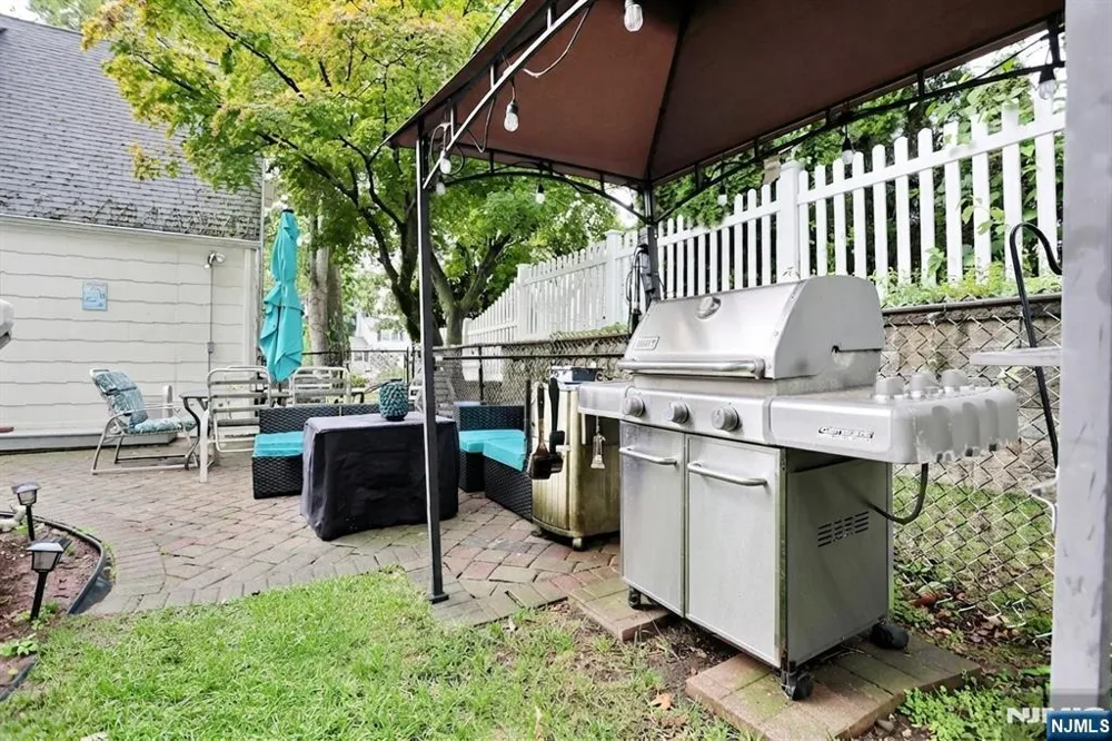 137 Manhattan Avenue Waldwick, NJ 07463