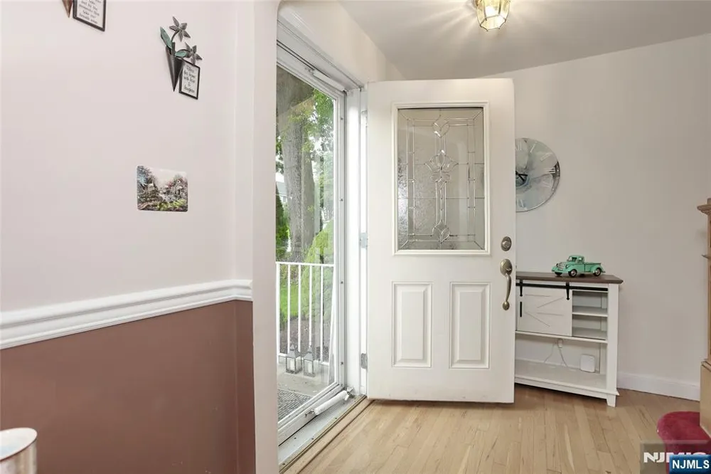 137 Manhattan Avenue Waldwick, NJ 07463