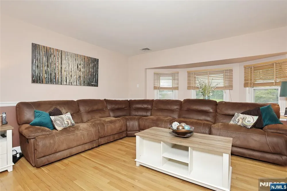 137 Manhattan Avenue Waldwick, NJ 07463