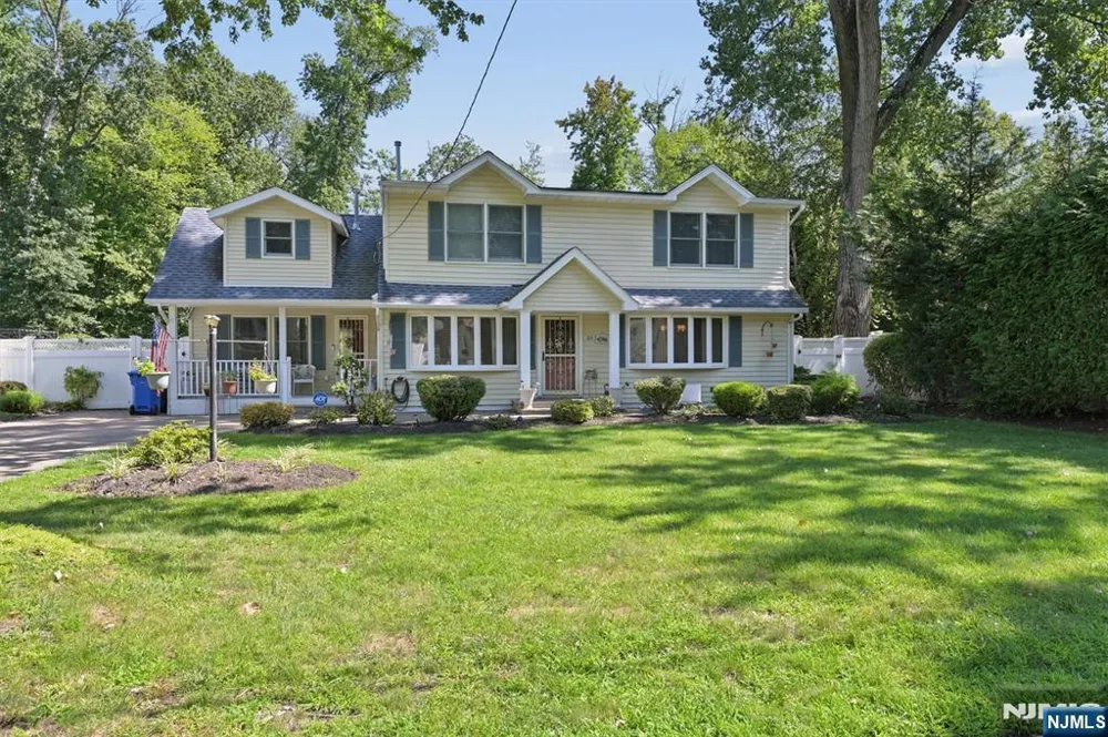 95 Knollwood Drive Paramus, NJ 07652
