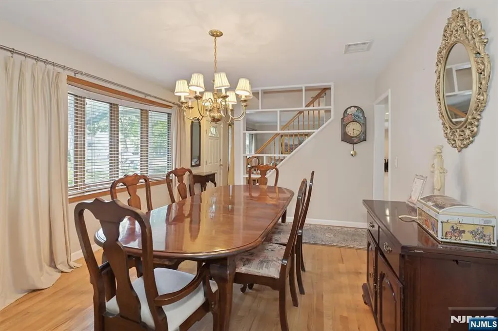 95 Knollwood Drive Paramus, NJ 07652