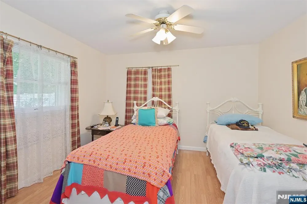 95 Knollwood Drive Paramus, NJ 07652