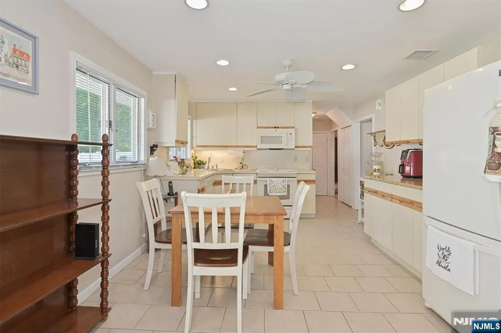 95 Knollwood Drive Paramus, NJ 07652