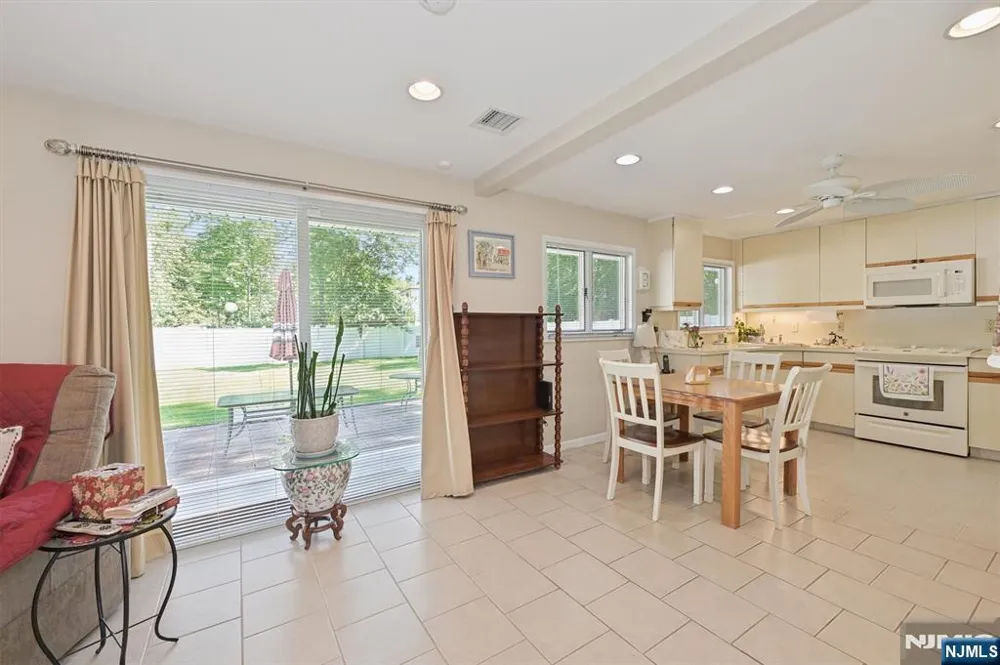 95 Knollwood Drive Paramus, NJ 07652