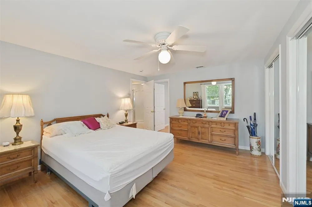 95 Knollwood Drive Paramus, NJ 07652
