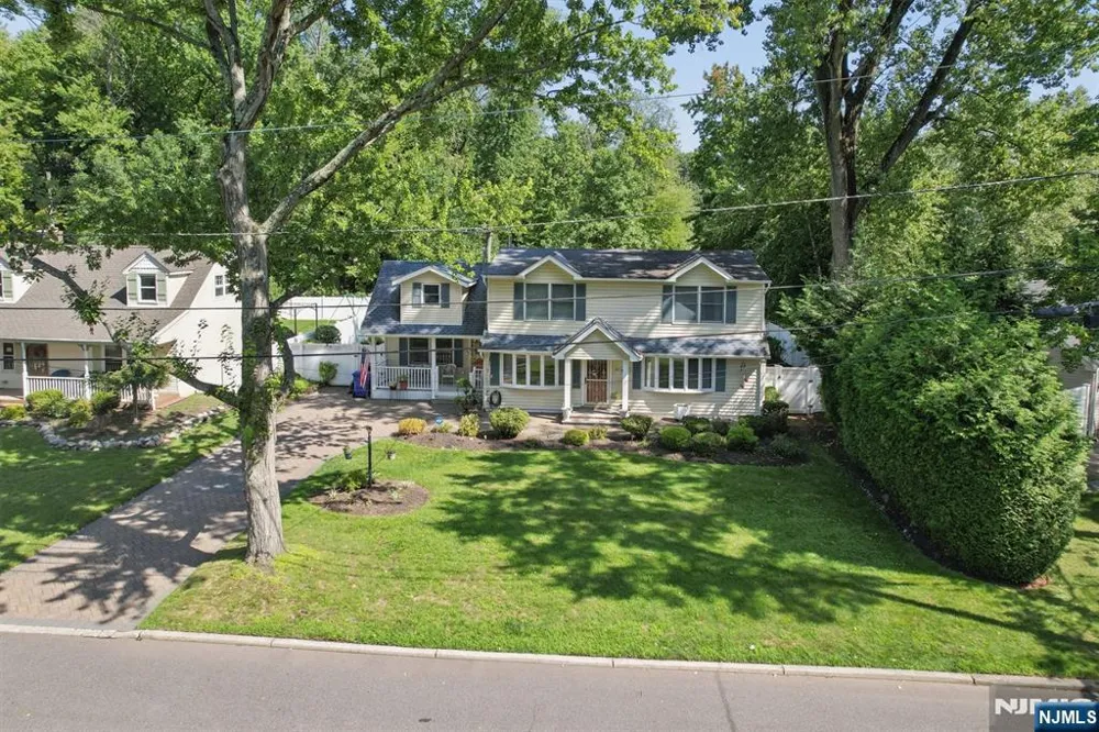 95 Knollwood Drive Paramus, NJ 07652
