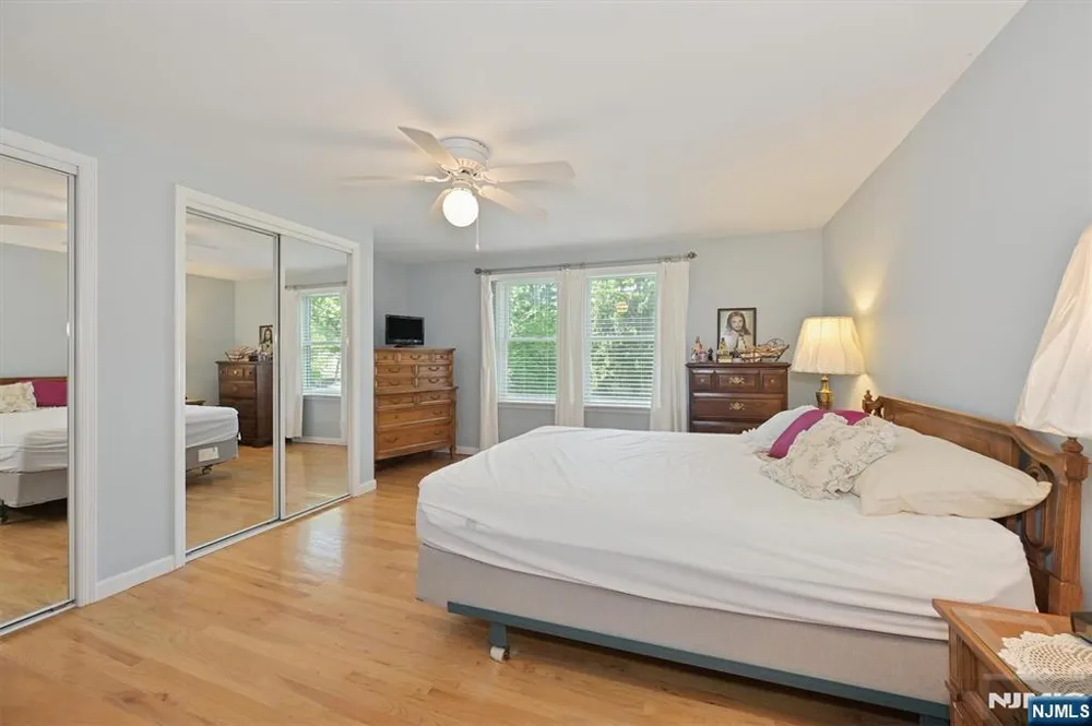 95 Knollwood Drive Paramus, NJ 07652