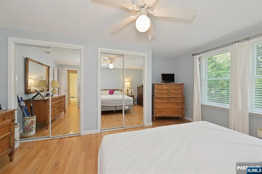 95 Knollwood Drive Paramus, NJ 07652