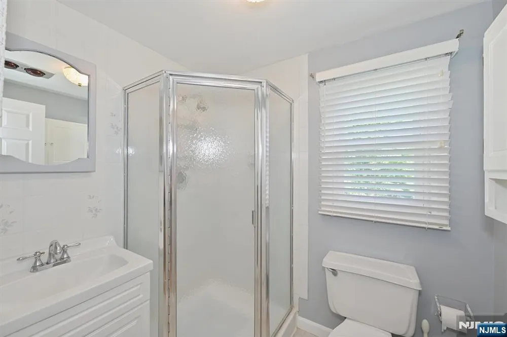 95 Knollwood Drive Paramus, NJ 07652