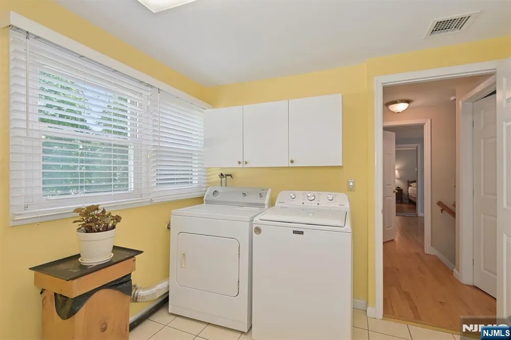 95 Knollwood Drive Paramus, NJ 07652