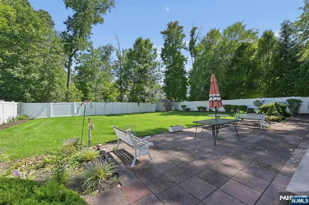 95 Knollwood Drive Paramus, NJ 07652