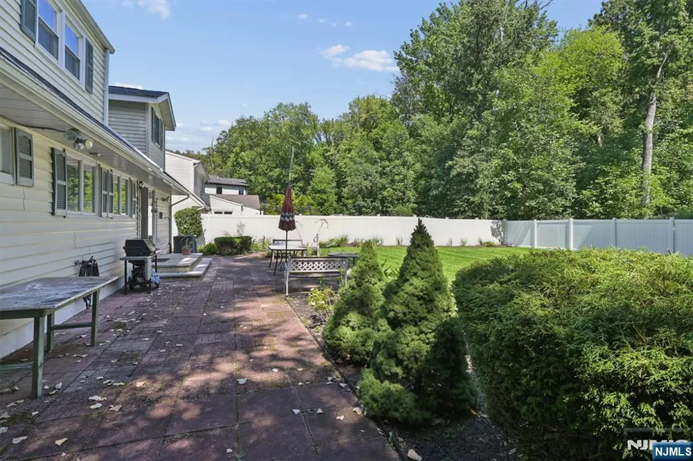 95 Knollwood Drive Paramus, NJ 07652