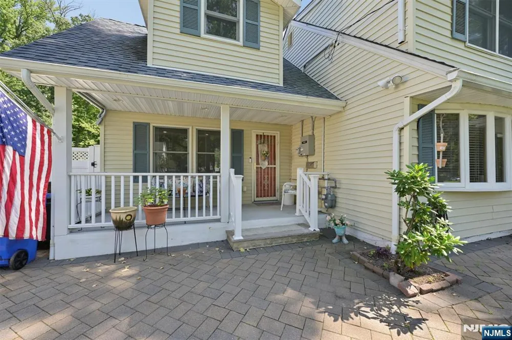 95 Knollwood Drive Paramus, NJ 07652
