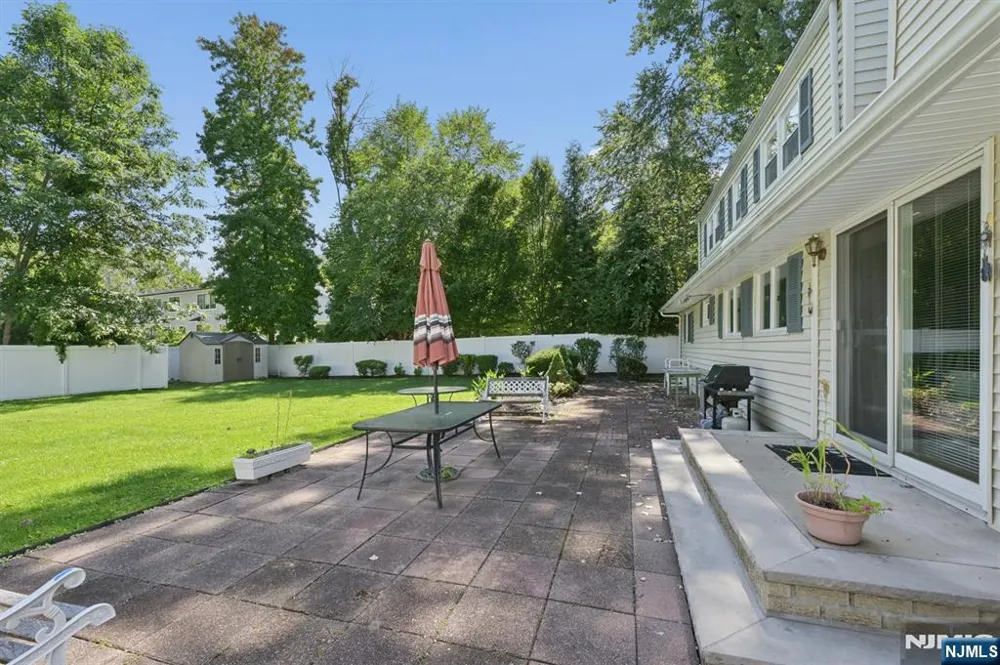 95 Knollwood Drive Paramus, NJ 07652