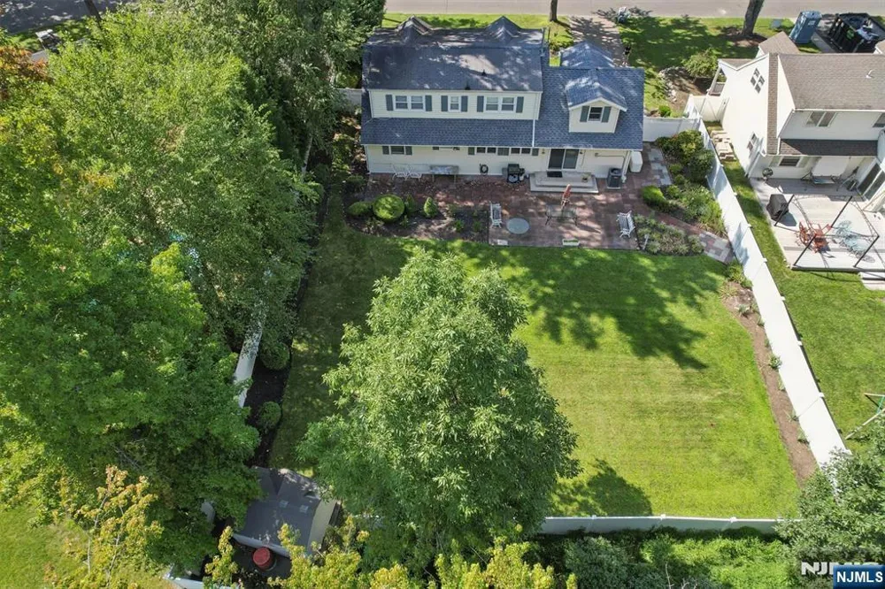 95 Knollwood Drive Paramus, NJ 07652