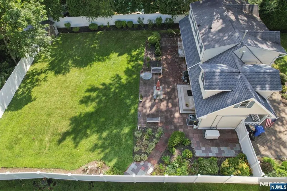 95 Knollwood Drive Paramus, NJ 07652