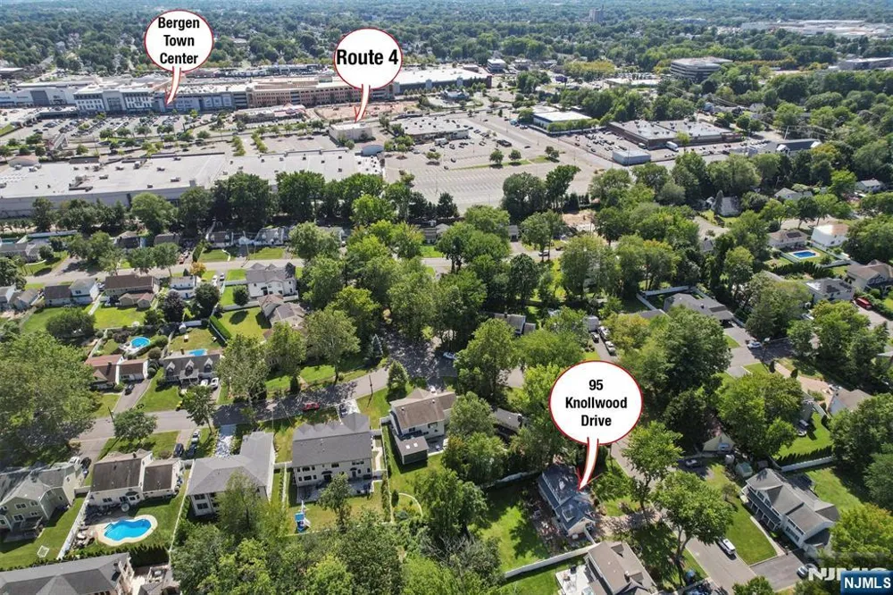 95 Knollwood Drive Paramus, NJ 07652