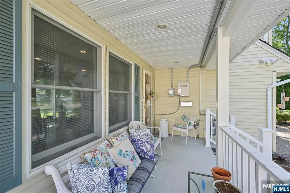 95 Knollwood Drive Paramus, NJ 07652
