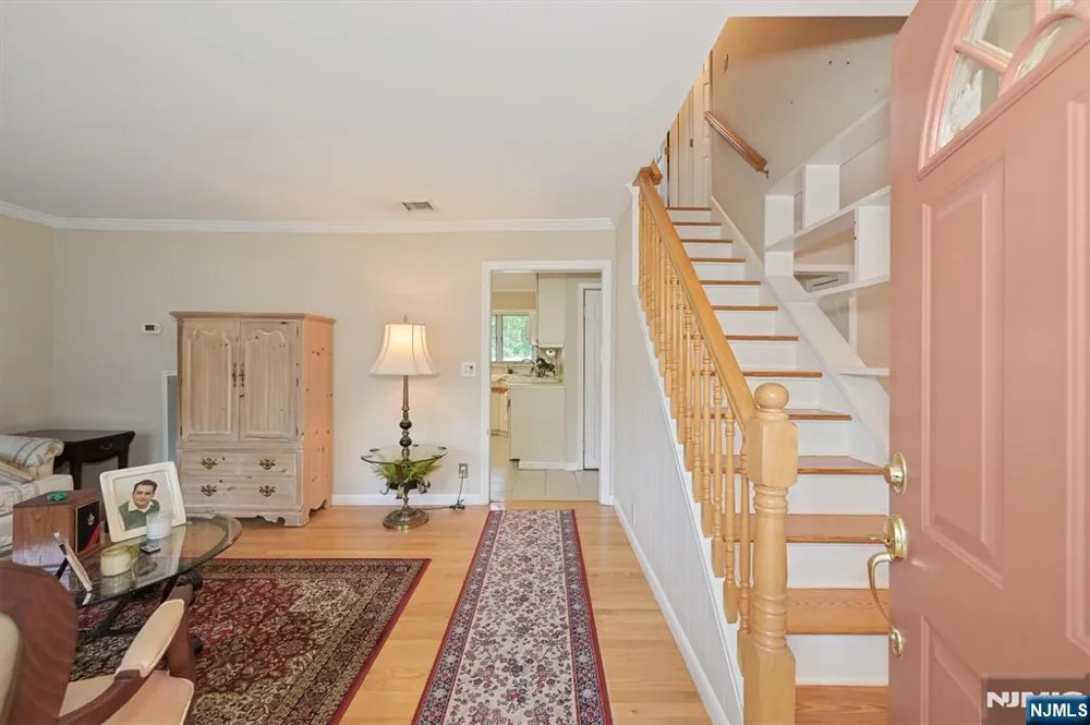 95 Knollwood Drive Paramus, NJ 07652