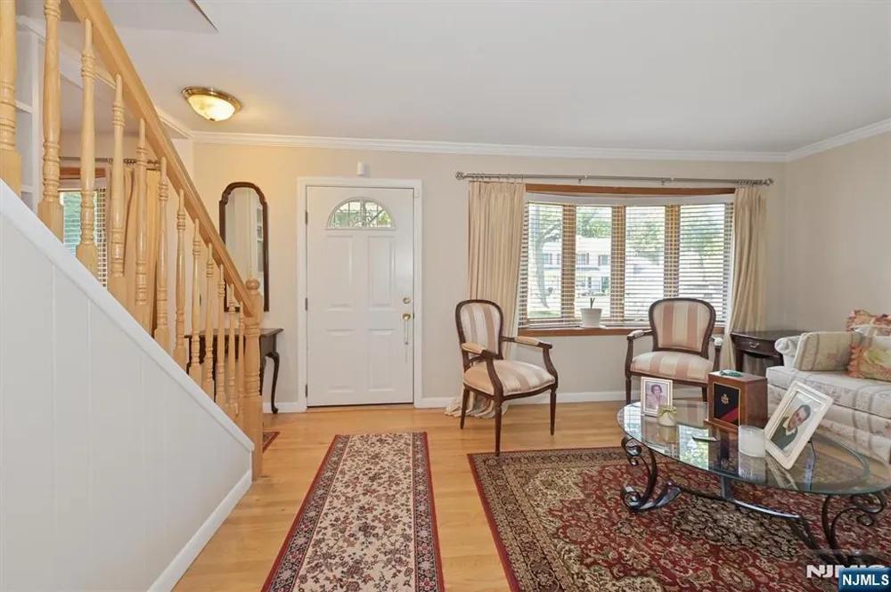 95 Knollwood Drive Paramus, NJ 07652