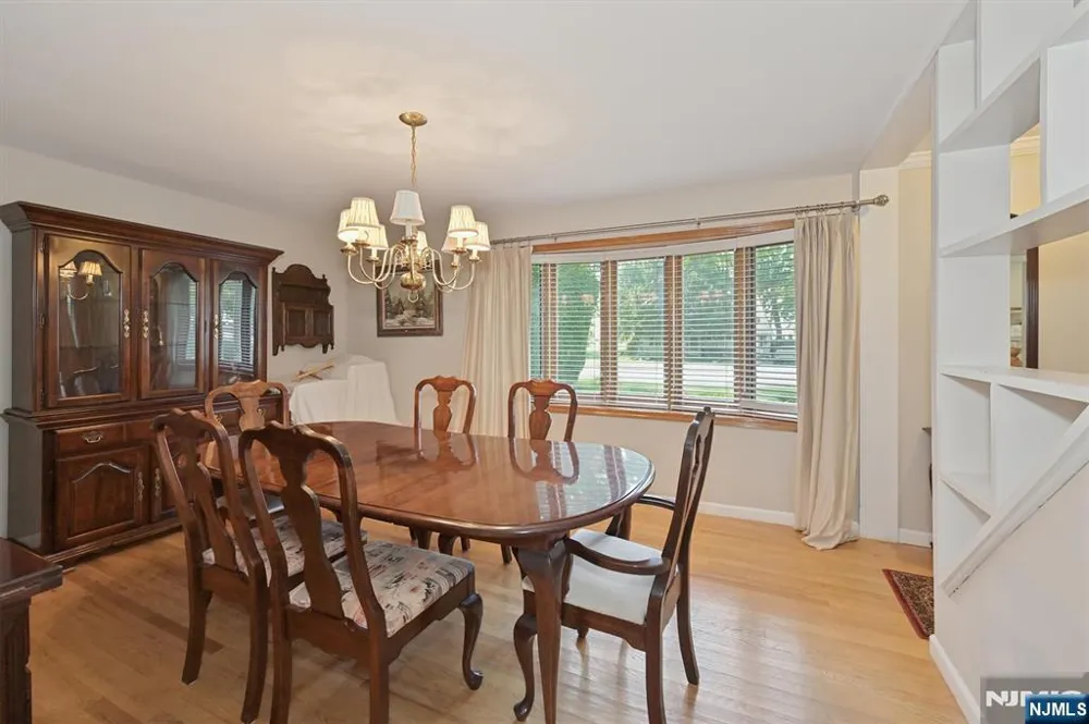 95 Knollwood Drive Paramus, NJ 07652
