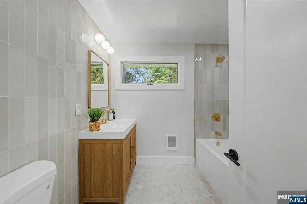 19 Ferndale Road Wayne, NJ 07470
