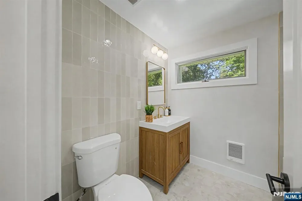 19 Ferndale Road Wayne, NJ 07470