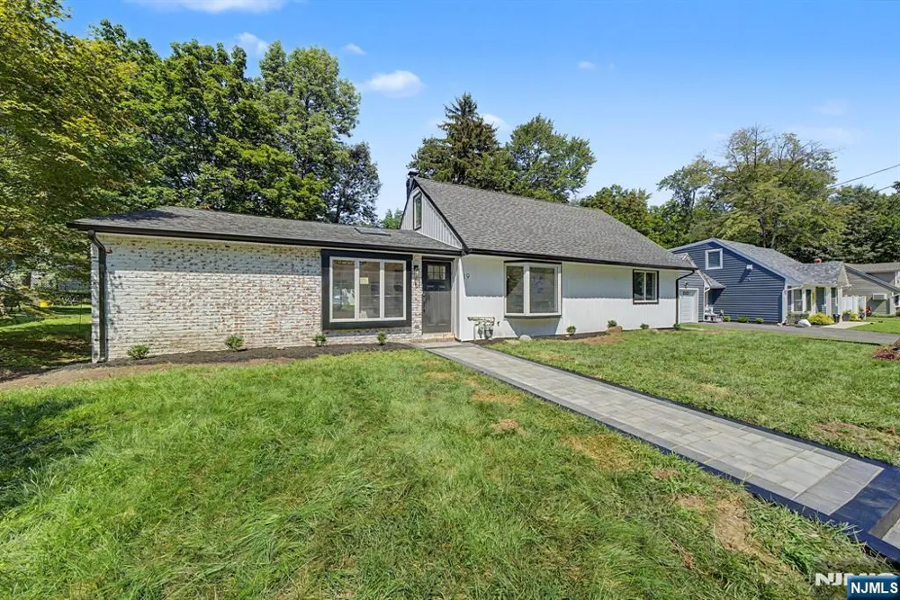 19 Ferndale Road Wayne, NJ 07470