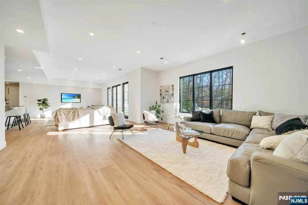 28 Ellens Way Alpine, NJ 07620