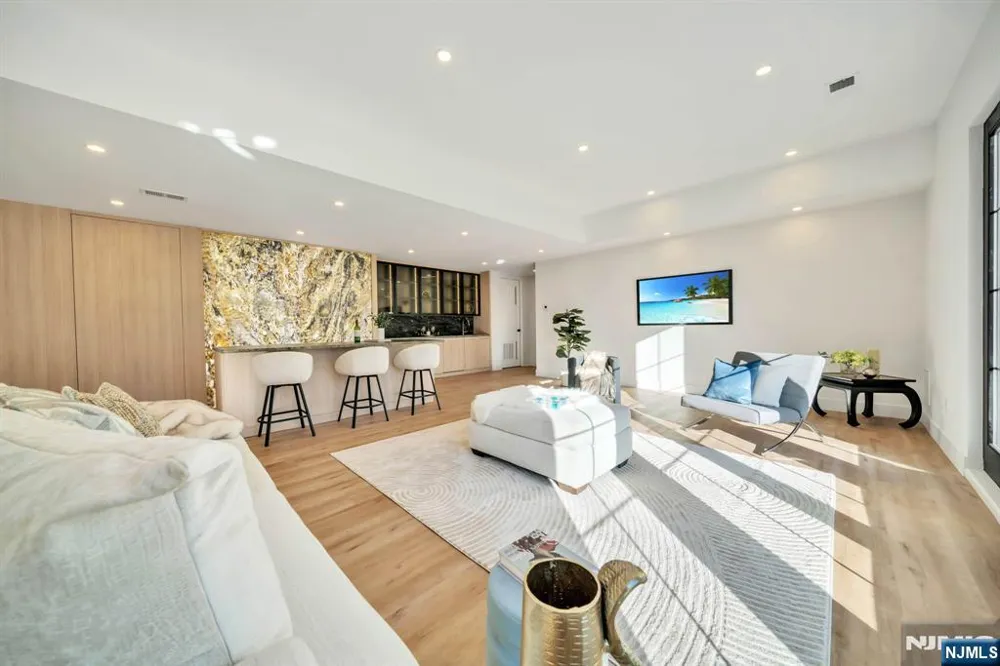 28 Ellens Way Alpine, NJ 07620