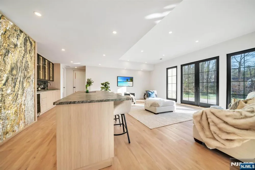 28 Ellens Way Alpine, NJ 07620
