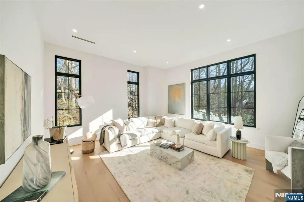 28 Ellens Way Alpine, NJ 07620