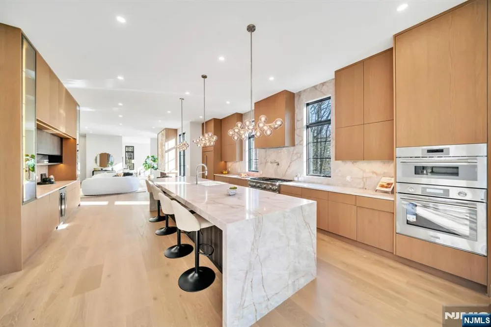 28 Ellens Way Alpine, NJ 07620