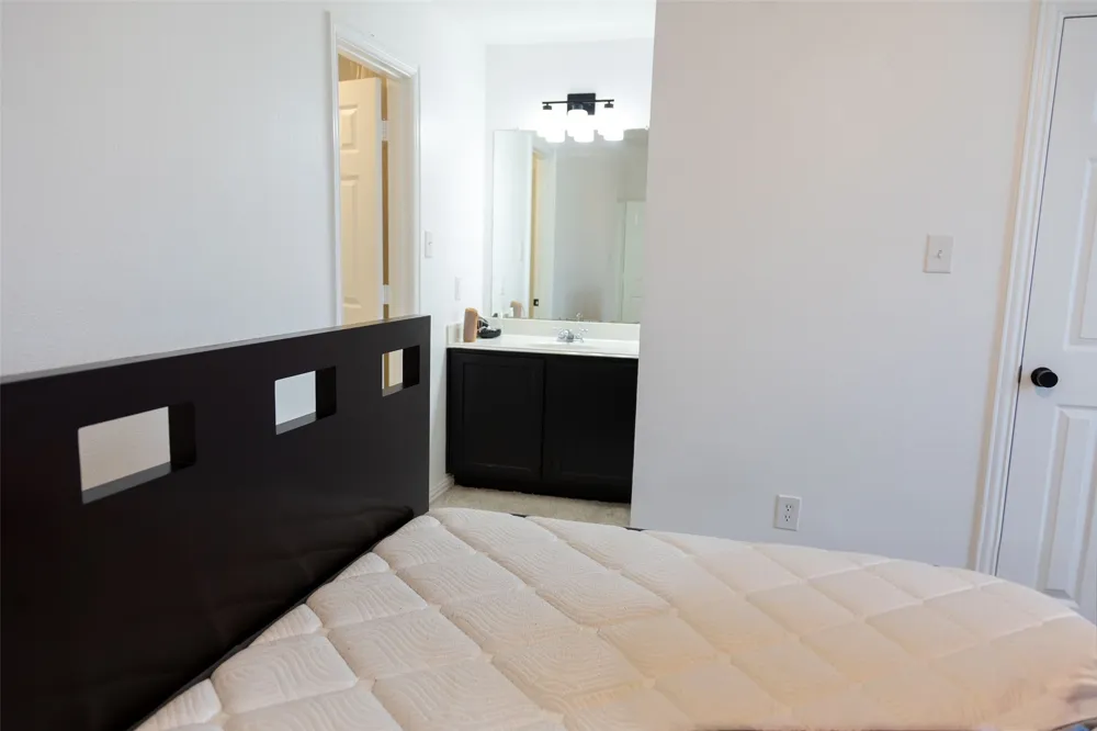 737 Honeysuckle DeSoto, TX 75115