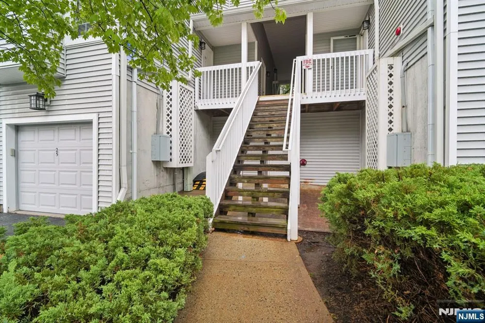 25 Markham Circle Englewood, NJ 07631