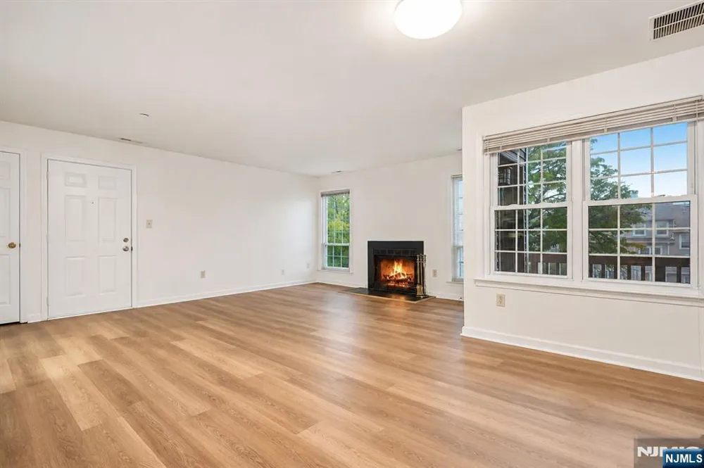 25 Markham Circle Englewood, NJ 07631