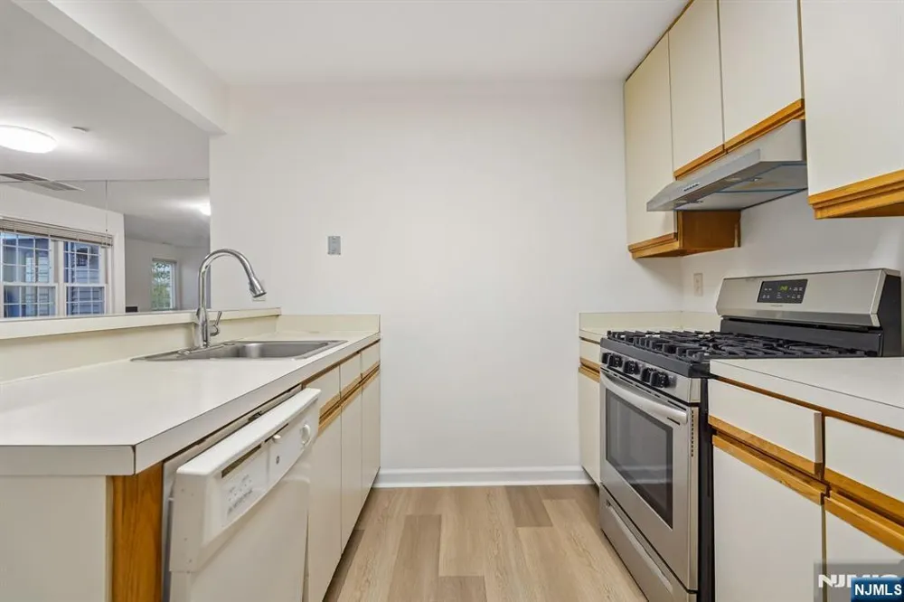 25 Markham Circle Englewood, NJ 07631