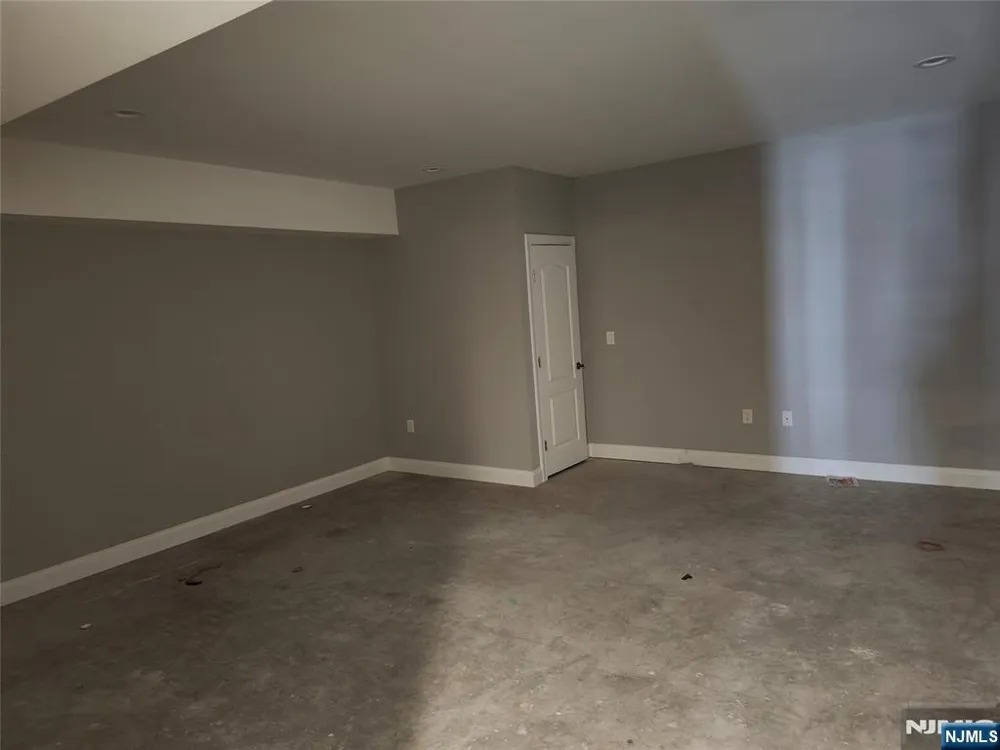 65 Halina Lane Butlerugh, NJ 07405