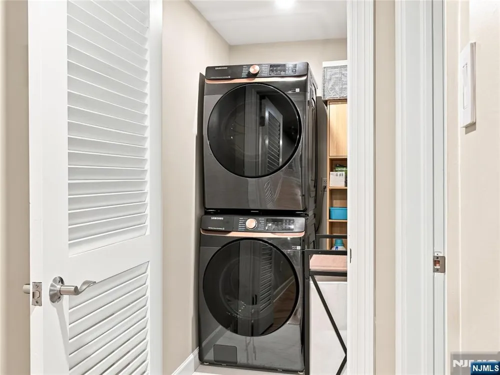 202 W Shearwater Court PH-51 Jersey City, NJ 07305